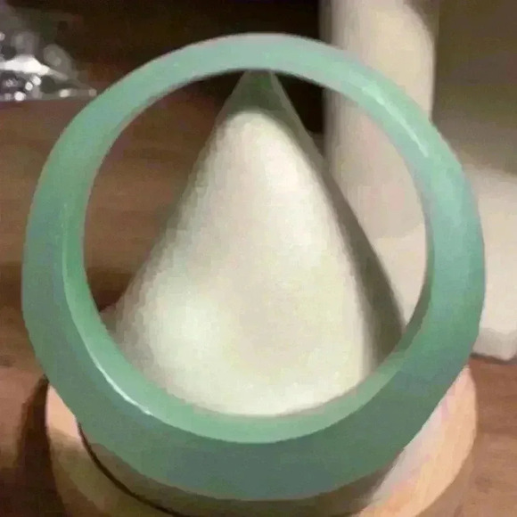 Vintage Resin Mint Green Acrylic Bangle - Picture 1 of 3